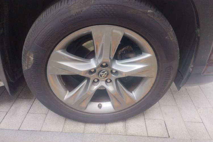 Used Toyota Highlander 2018 2.0T Two-Wheel-Drive Luxury Edition 7 Seats Emission Standard China V
