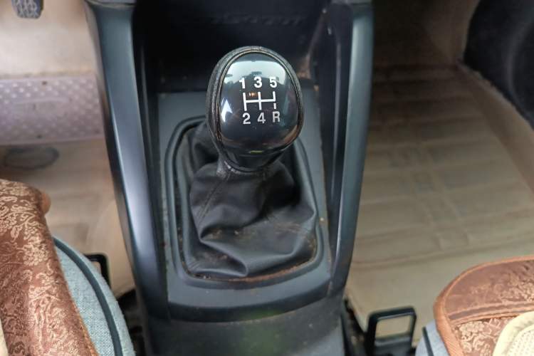 Used Ford EcoSport 2013 1.5L Manual Comfort Model Gear Lever