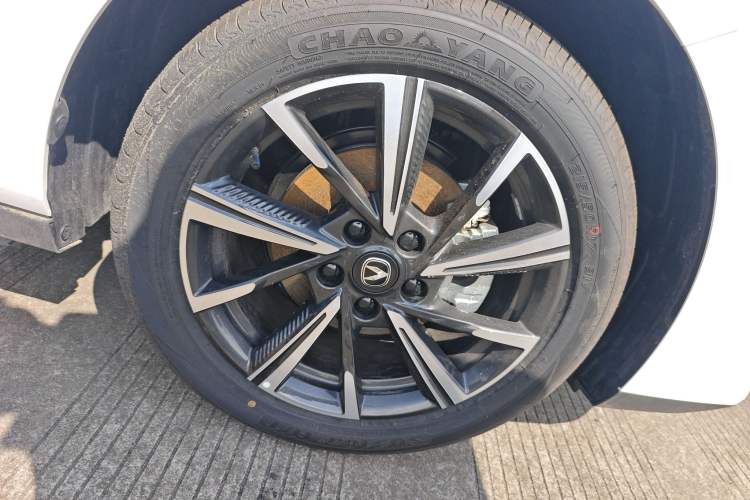 Used CHANGAN Eado 2025 Blue Whale 1.5T 500Bar Prestige Model Right Front Wheel Hub