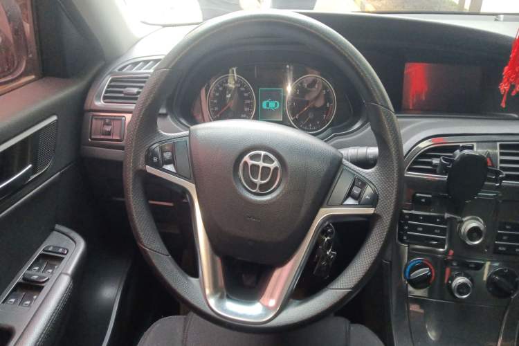 Used Brilliance V5 2014 1.5T Manual Two-Wheel Drive Sport Model
