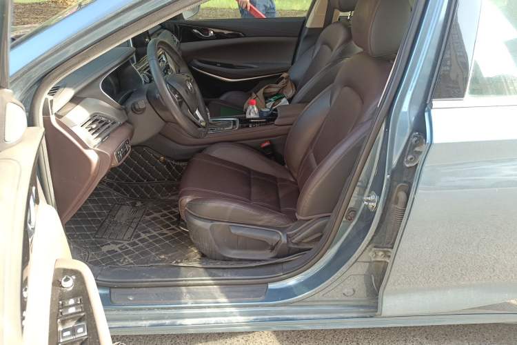 Used CHANGAN Raeton CC 2018 1.5T Automatic Elegant Starry Edition China V Standard
