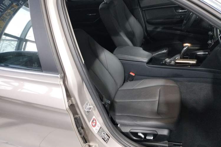 Used BMW 3 Series 2017 320Li Fashion Model Right Front Seat