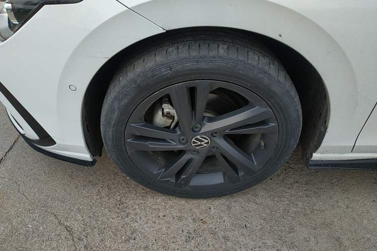 Used Volkswagen Golf 2021 280TSI DSG R-Line Left Front Wheel Hub