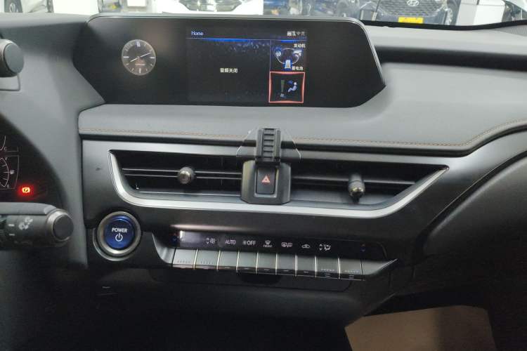 Used Lexus UX 2020 260h Explore-Cool Edition Audio And AC Panel