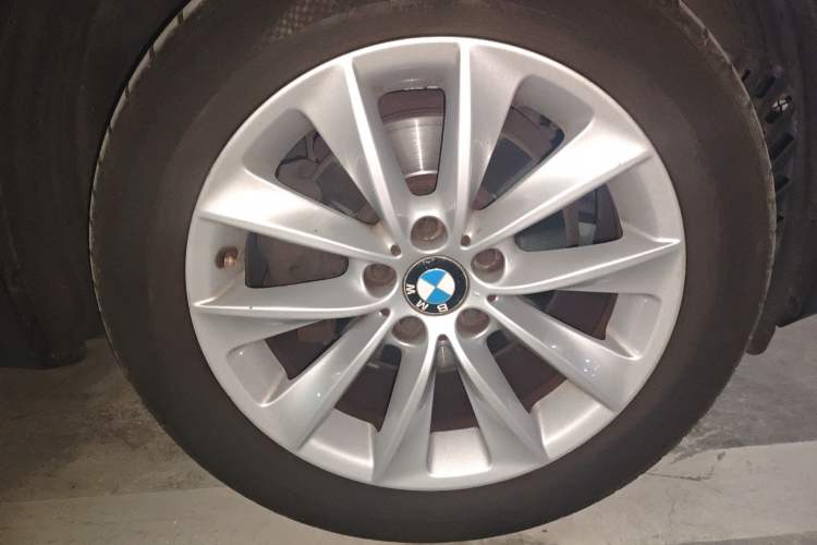 Used BMW X3 2012 xDrive20i Luxury Model Right Front Wheel Hub