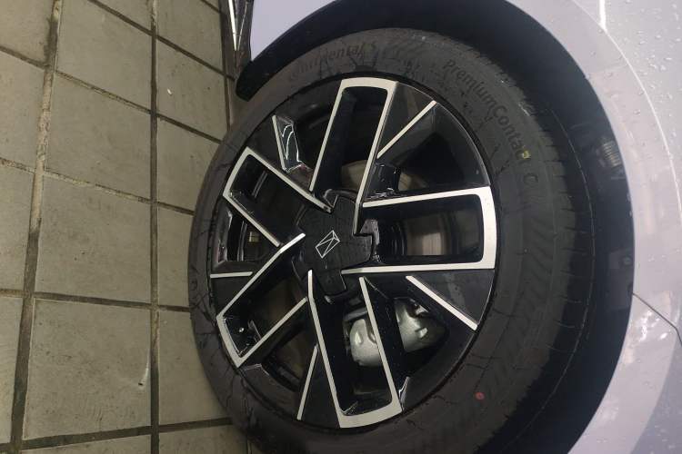 Used Avatr 06 2025 Pro Range-Extended Edition Exterior 7