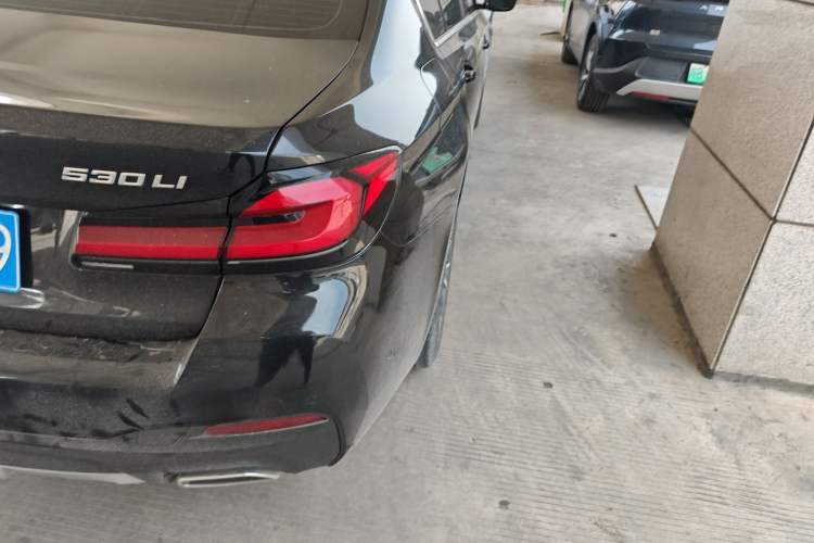 Used BMW 5 Series 2021 Facelifted 530Li Leading Edition M Sport Package Right Rear Taillight