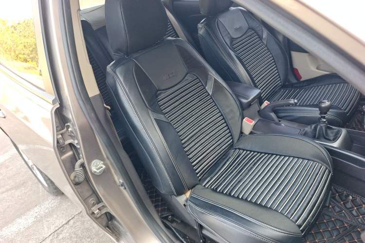 Used Hyundai Celesta 2015 1.6L Manual Comfort Model

