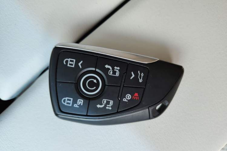 Used Buick Century 2023 2.0T Six-Seater Yinshi Edition Vehicle Key