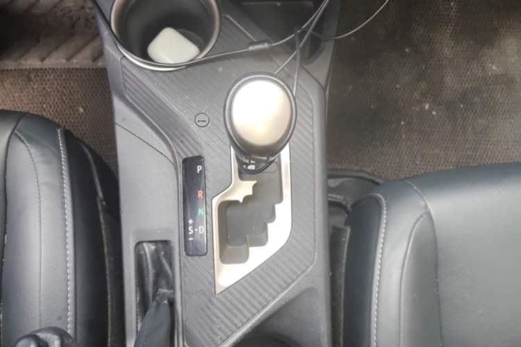 Used Toyota RAV4 2013 2.5L Automatic 4x4 Elite Edition Gear Lever