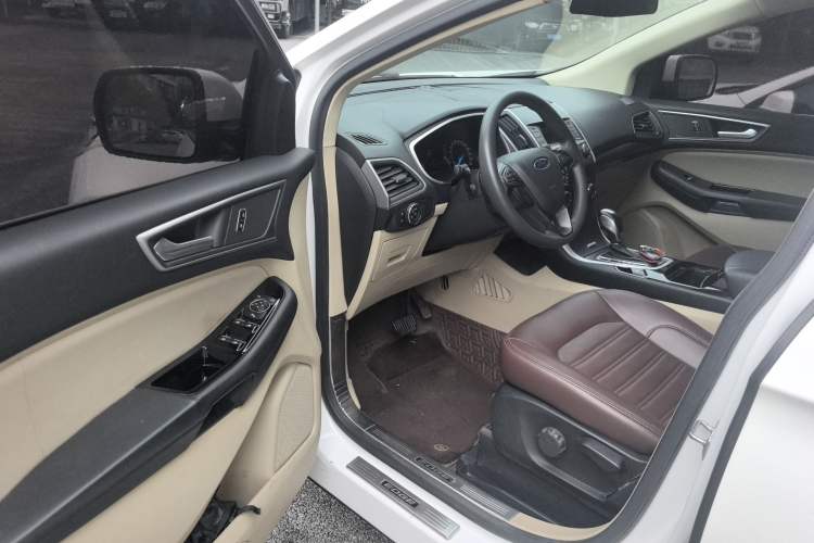 Used Ford Edge 2016 EcoBoost 245 Two-Wheel-Drive Titanium 5-Seater Driver Seat