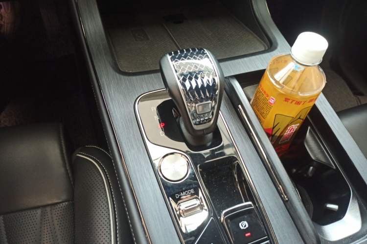 Used GAC Trumpchi GS8 2022 Double-Energy Series 2.0TM Two-Wheel Drive Prestige Edition (6 Seats) Gear Lever