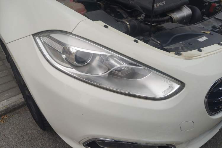 Used Fiat Viaggio 2012 1.4T Automatic Luxury Edition Right Front Headlight