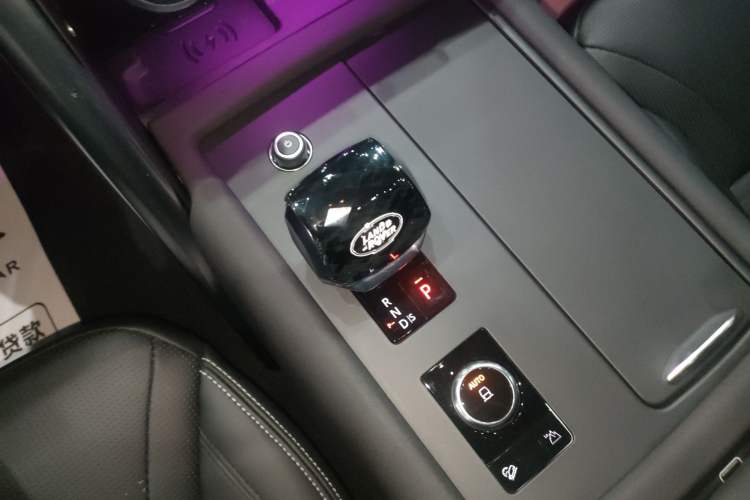 Used Land Rover Discovery 2021 360 PS R-Dynamic SE Gear Lever