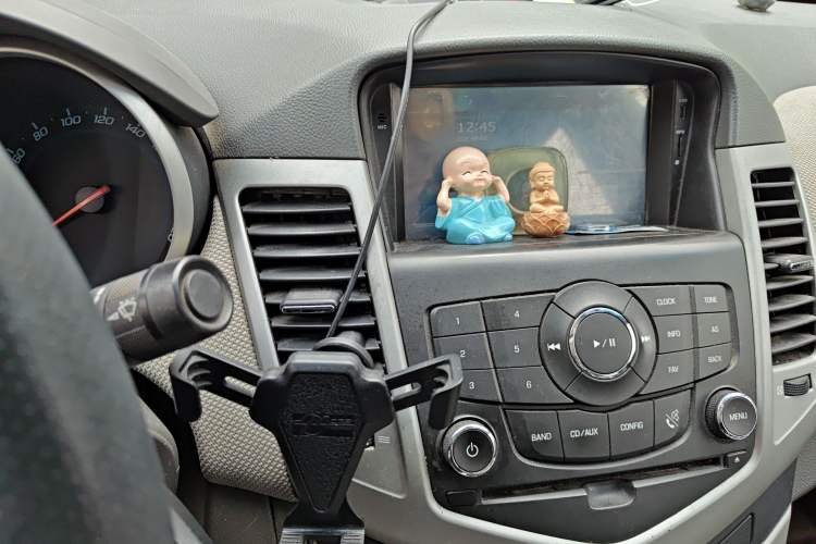 Used Chevrolet Cruze 2013 1.6L SE MT Audio And AC Panel