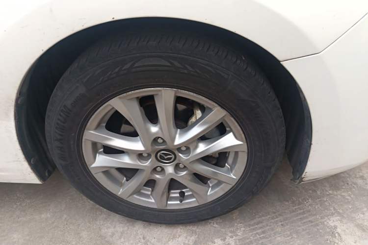Used Mazda 3 Axela 2017 Sedan 1.5L Automatic Luxury Model China VI Standard
