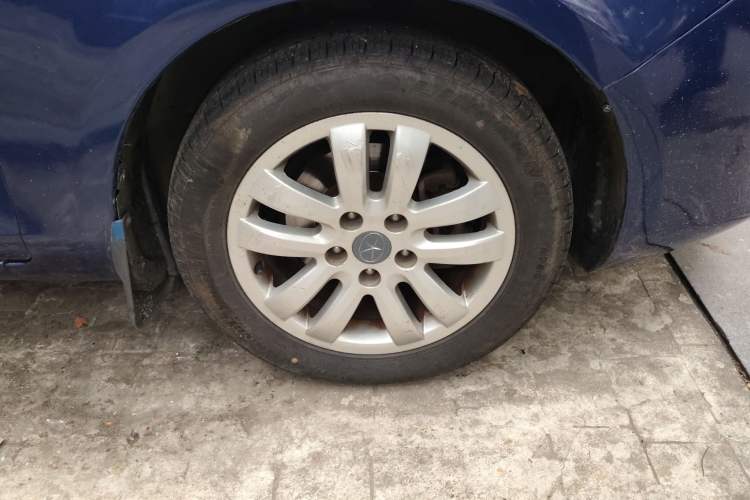 Used JAC Group Refine M2 2011 1.8L MT Luxury 7-Seater