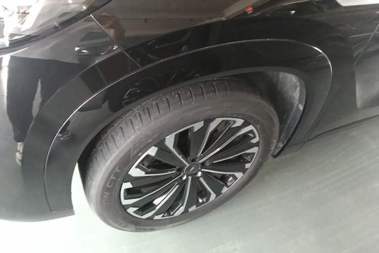 Used Chery Tiggo 9 2023 2.0T Dual-Clutch Two-Wheel Drive Luxury Edition 5 Seats Left Front Wheel Hub