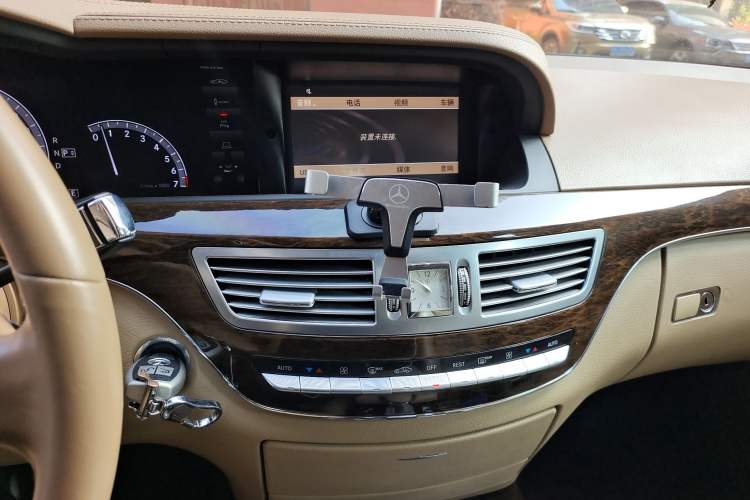 Used Mercedes-Benz S-Class 2012 S 300 L Business Standard Model
