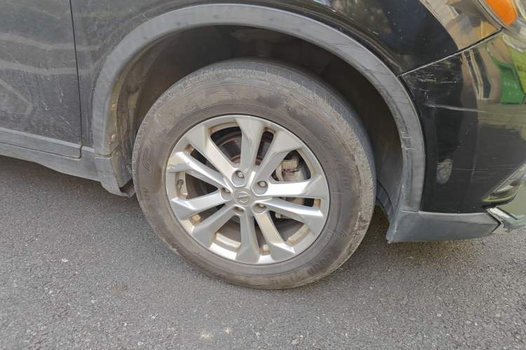 Used Nissan X-Trail 2014 2.5L CVT Leading Edition 4WD
