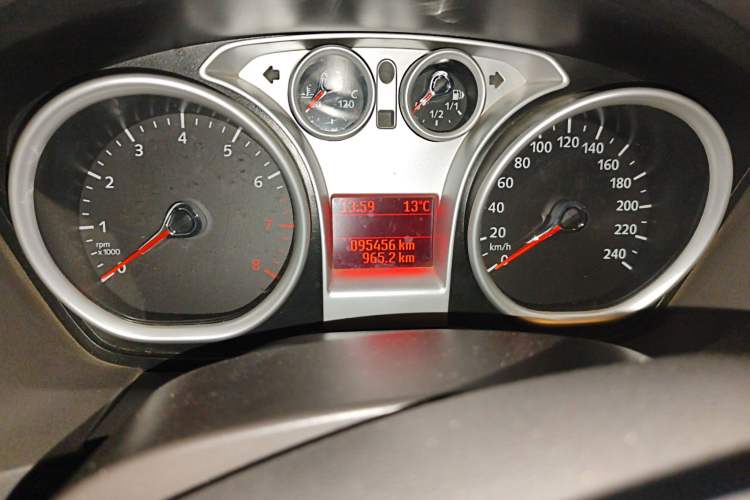 Used Ford Focus 2013 Hatchback Classic 1.8L Manual Fashion Edition Odometer Close Up