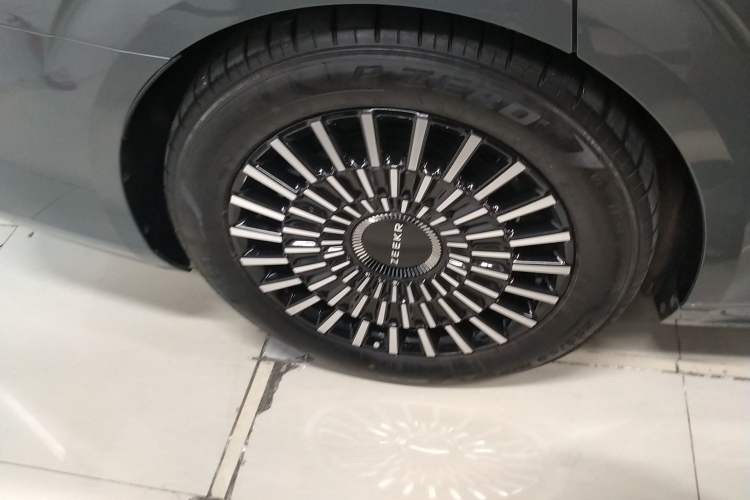 Used Zeekr 009 2024 Six-Seat Executive Version 4WD 108 kWh
