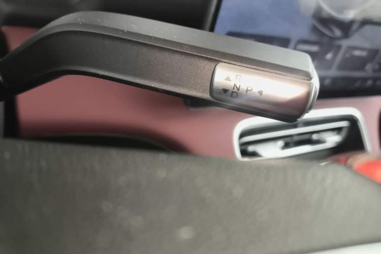 Used Chery Fulwin A9L 2025 Model, Four-Wheel Drive High-Energy Peak Edition Gear Lever