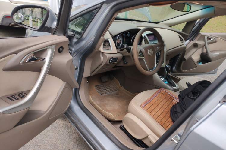 Used Buick GT 2012 GT 1.6L Automatic Fashion Edition Driver Seat