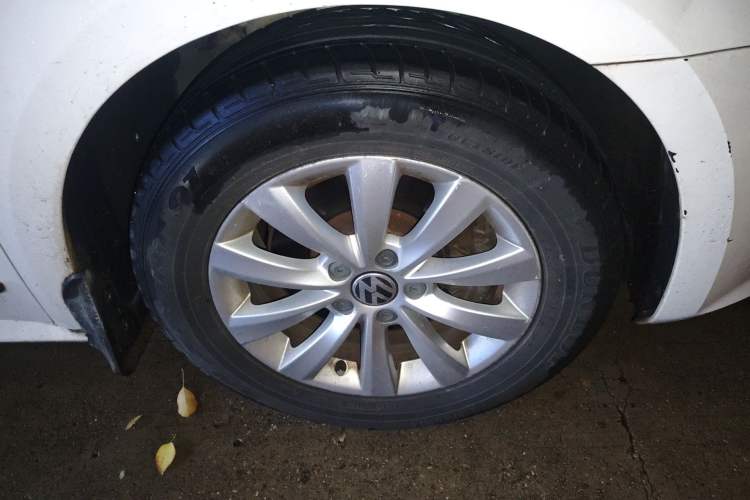 Used Volkswagen Passat 2014 1.8TSI DSG Prestige Edition Right Front Wheel Hub