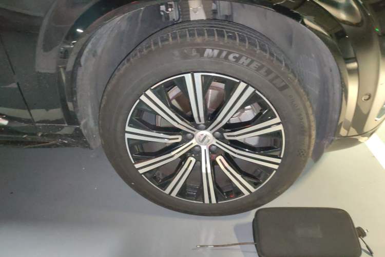 Used Volvo XC90 2023 B6 Zhiya Luxury 7-Seater Right Front Wheel Hub