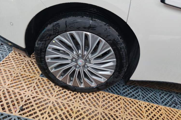 Used Buick L7 2025 Model Aivia Right Rear Wheel Hub