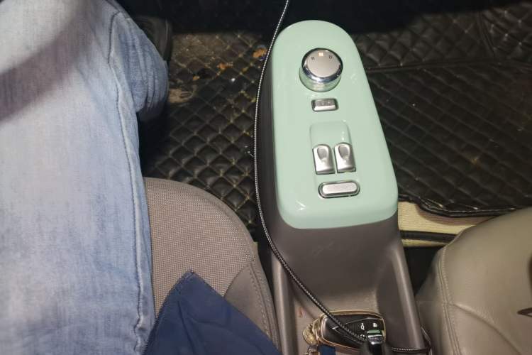 Used CHANGAN NEVO Lumin 2022 210km Sweet Edition Gear Lever