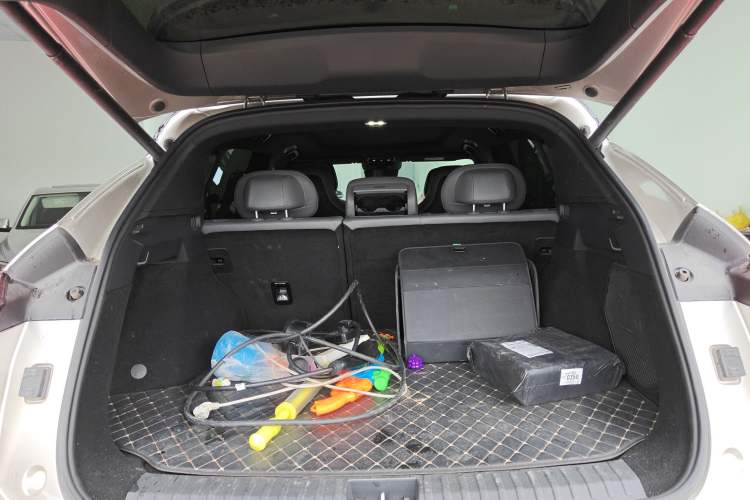 Used Lynk & Co 08 EM-P 2023 120km Long-Range Pro Trunk