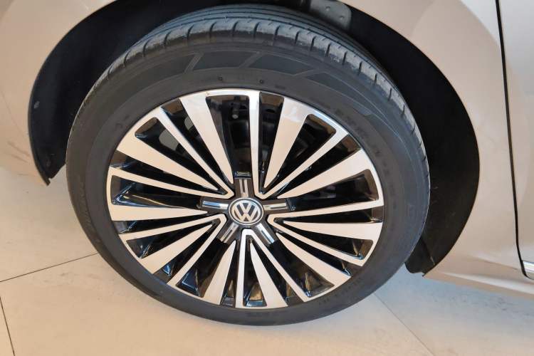 Used Volkswagen Passat 2019 330TSI Luxury Edition China VI Standard
