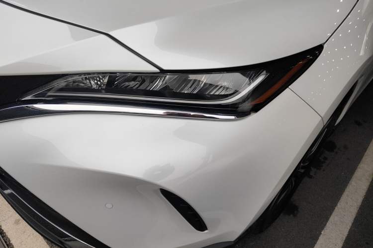 Used Toyota Harrier 2023 Dual-Engine 2.5L CVT Two-Wheel Drive Luxury Edition
