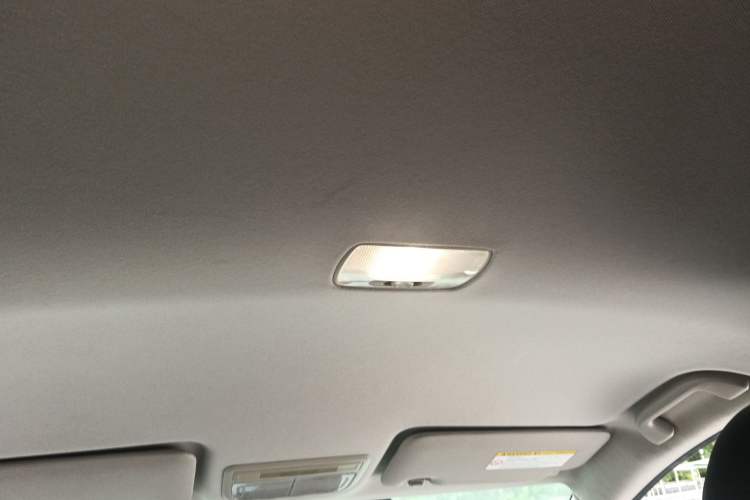 Used Honda Vezel 2015 1.5L CVT two-wheel drive Comfort trim Headliner