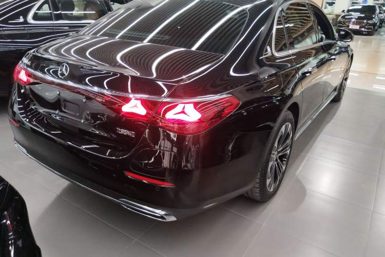 Used Mercedes-Benz E-Class New Energy 2024 E 350 e L Plug-in Hybrid Sedan Rear Right 45 Deg