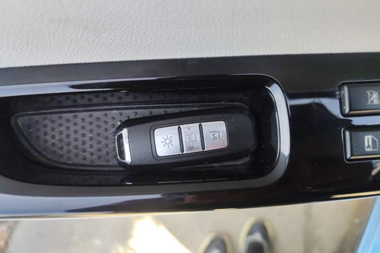 Used SWM Dahu EDi 2023 EDi 1.5L Luxury Model 7 Seats Vehicle Key