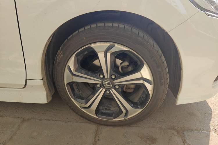 Used Honda Jade 2017 210 TURBO CVT Luxury Edition 5 Seats Right Front Wheel Hub