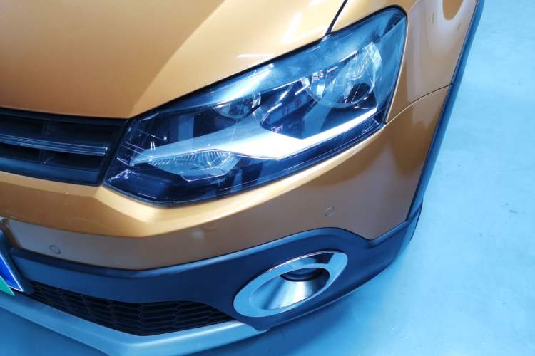 Used Volkswagen Polo 2014 1.6L Cross Polo Automatic Left Front Headlight