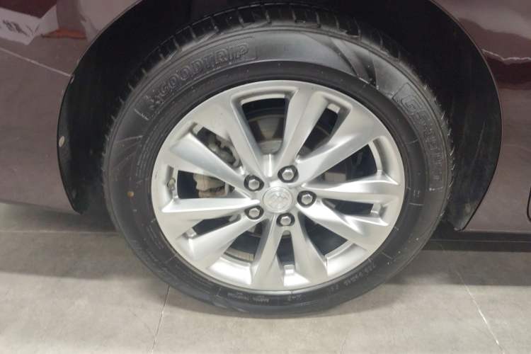 Used Buick GL8 2022 Avenir Aivia Six-Seat Deluxe Edition Right Rear Wheel Hub