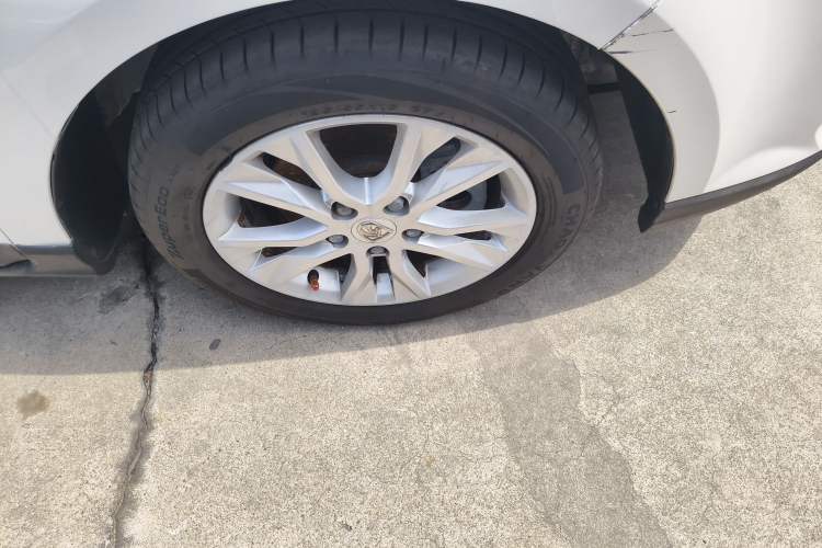 Used Baojun 730 2016 1.5L Manual Luxury Edition 7 Seats Right Front Wheel Hub