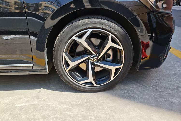 Used Volkswagen Passat 2023 330TSI Starry Elite Edition Right Front Wheel Hub