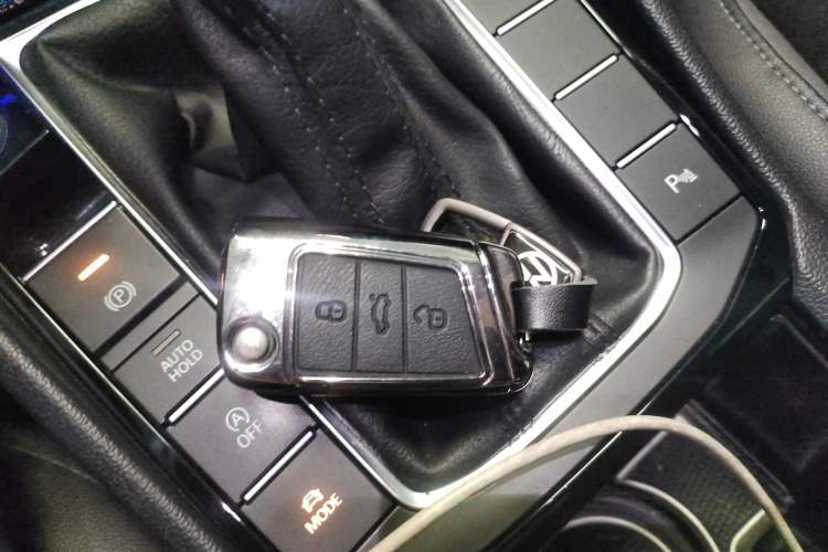 Used Volkswagen Sagitar 2021 280TSI DSG Luxury Smart Connectivity Edition Vehicle Key