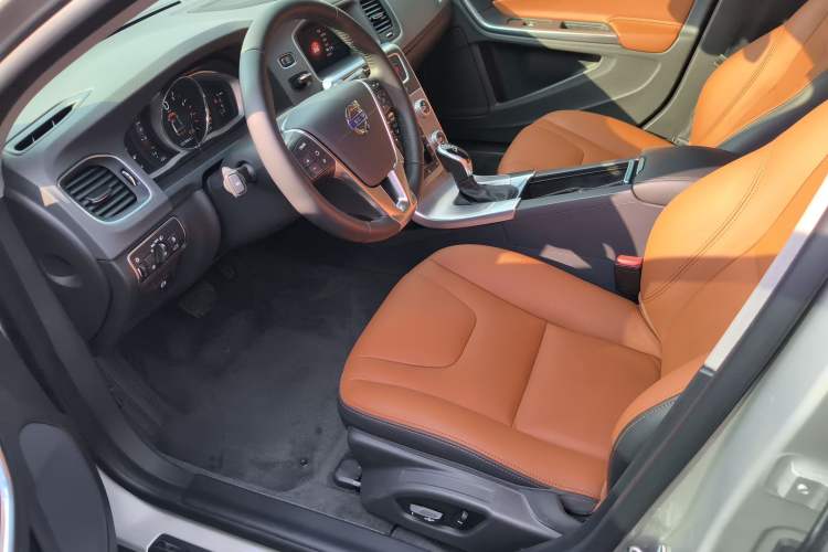 Used Volvo S60 2018 S60L T4 Zhiyuan Edition
