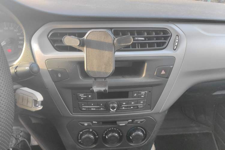 Used Citroen Elysee 2015 Zhishang Edition 1.6L Manual Fashion Model
