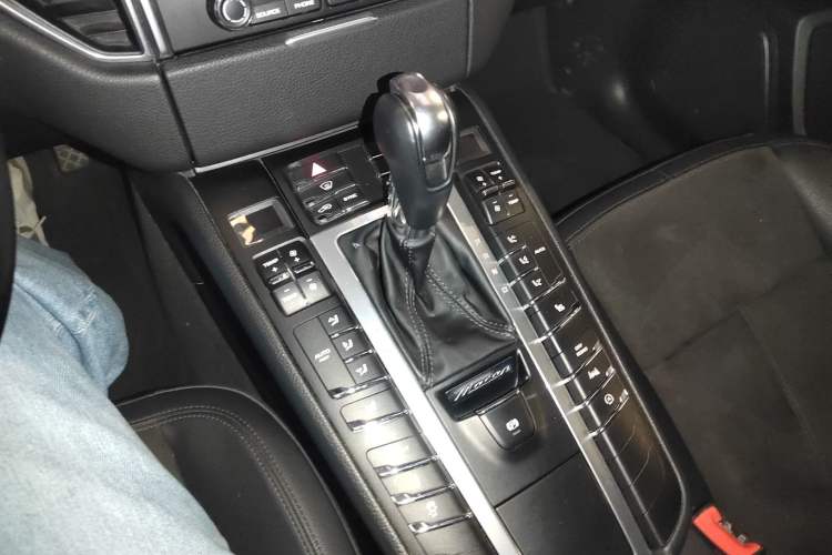 Used Porsche Macan 2017 Macan 2.0T Gear Lever