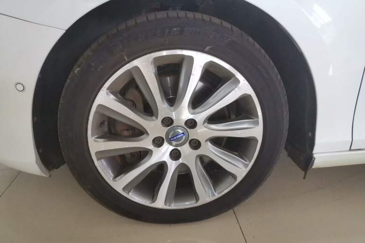 Used Volvo V40 2016 T4 Smart Luxury Edition