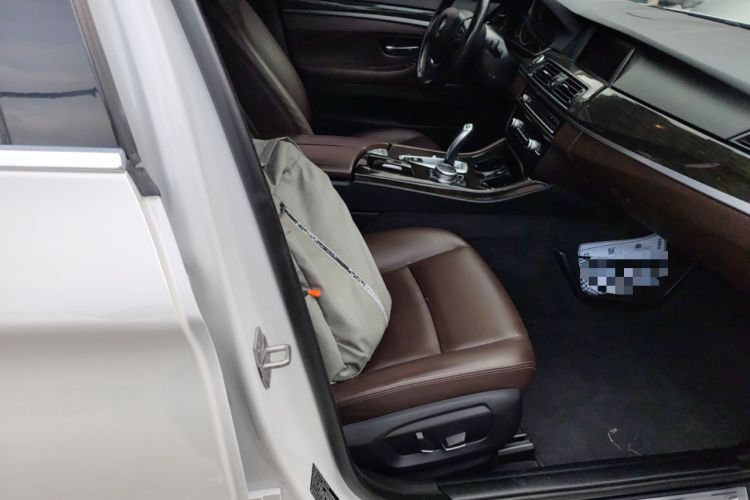 Used BMW 5 Series 2017 525Li Luxury Design Package Right Front Seat