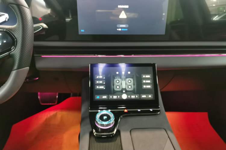 Used VOYAH PASSION 2024 PHEV Four-Wheel Drive Ultra-Long Range Flagship Model
